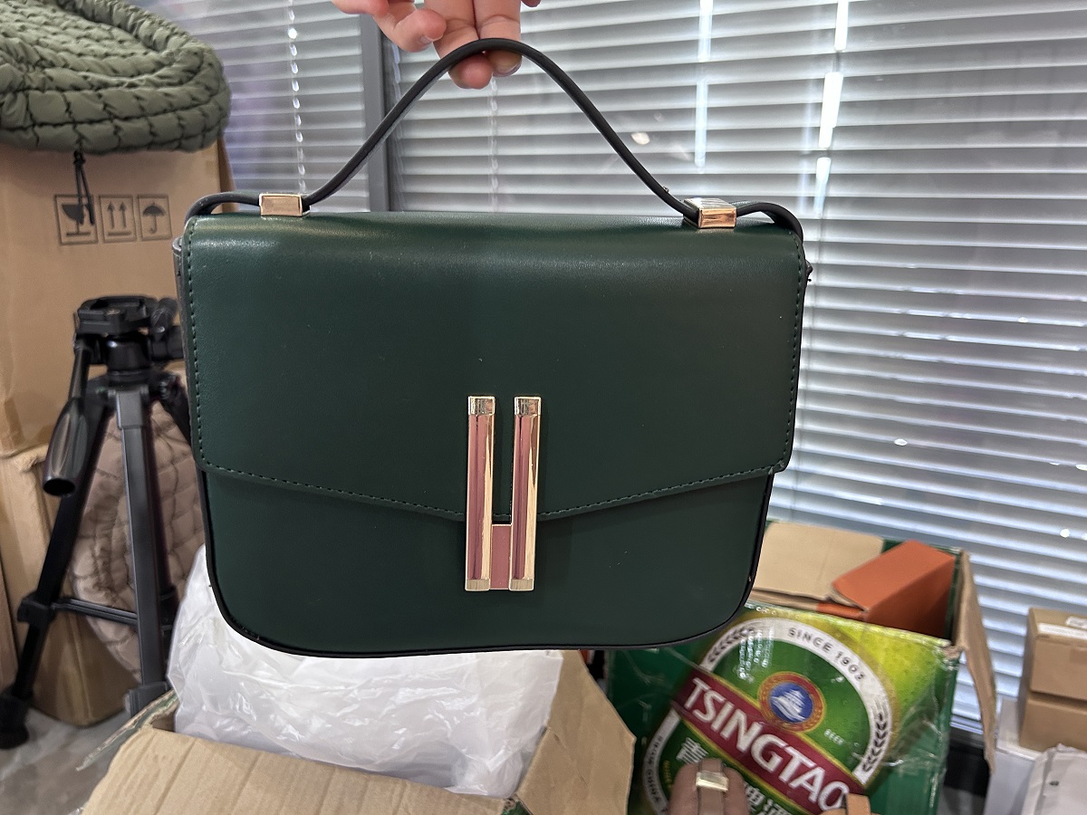 thumbnail image 2 of Bolso Bandolera Diario para Mujer Hombro Cuadrado PU Con Correa Ajustable Viajes Al Aire Libre () Verde, 2 of 2