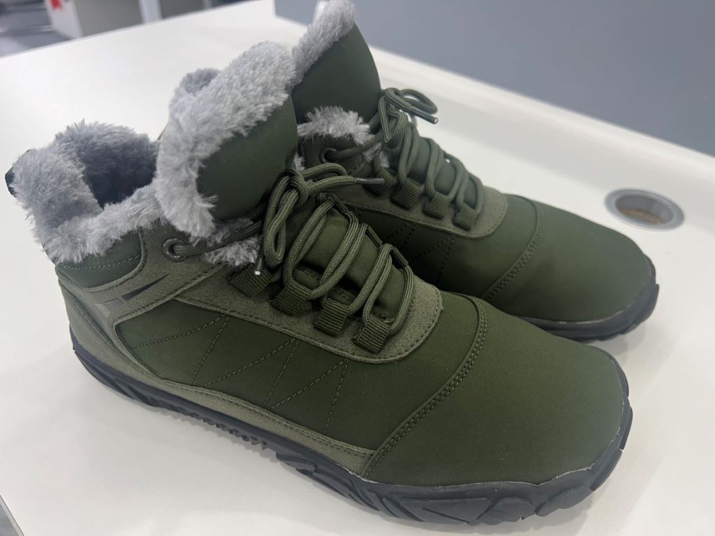thumbnail image 2 of Zapatos Piel Cálidos Botas Felpa Invierno Antideslizantes Impermeables para Viajes Y Escalada, 2 of 2