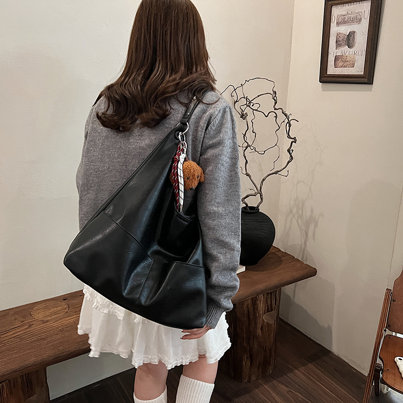 thumbnail image 4 of Bolso Hombro 1, 4 of 10