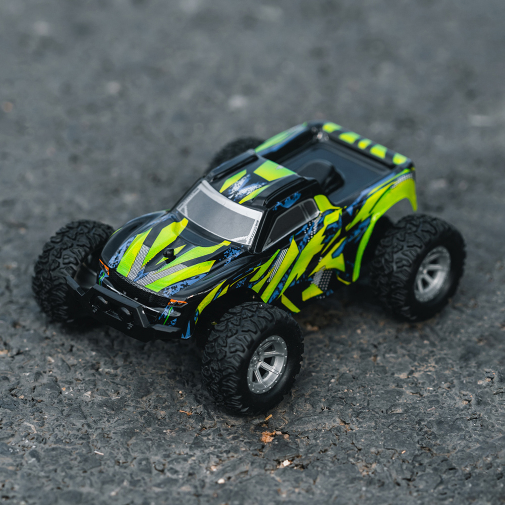 thumbnail image 4 of WDOplteas 2.4GHz Drift RC Racing Car 20km/h 1/32 2WD Off-Road con batería (Verde), 4 of 10